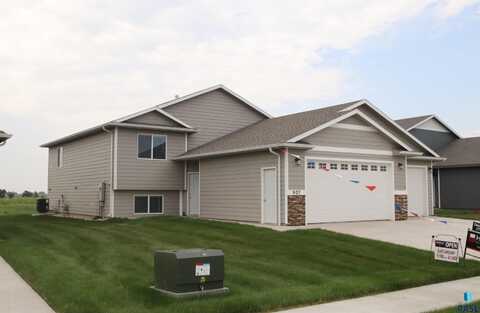 907 Birch St, Harrisburg, SD 57032