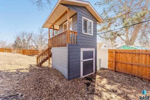 1301 W Haugo Dr, Sioux Falls, SD 57105