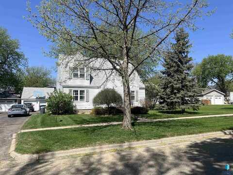 715 McKenzie St, Luverne, MN 56156