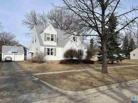 715 McKenzie St, Luverne, MN 56156