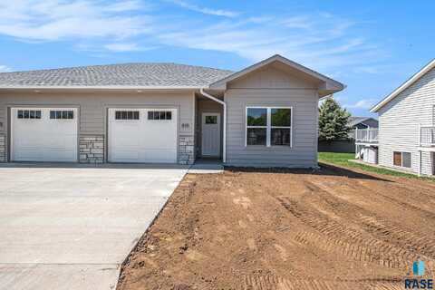 815 N Marquette Pl, Sioux Falls, SD 57110