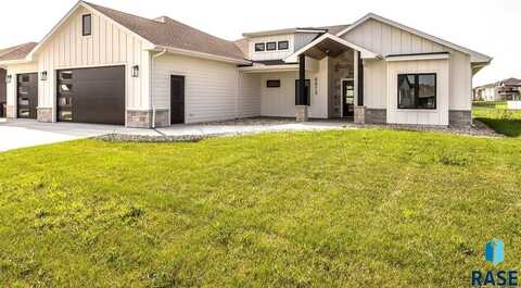 6613 E Corsair Dr, Sioux Falls, SD 57110