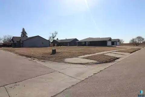 4501 W Graceland Pl, Sioux Falls, SD 57106