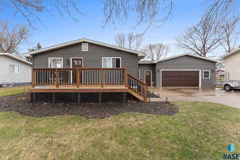 919 S Academy St, Lennox, SD 57039