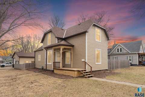 410 W Spruce St, Beresford, SD 57004