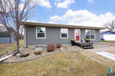 421 Rummel Dr, Lennox, SD 57039