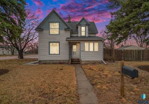 425 S Lincoln St, Canton, SD 57013