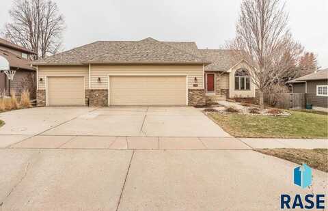 1009 N Breckenridge Cir, Sioux Falls, SD 57110