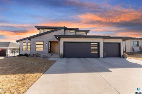 112 N Harvest Hill Cir, Sioux Falls, SD 57110