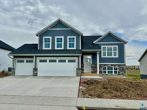 2904 S Copper Creek Ave, Sioux Falls, SD 57110