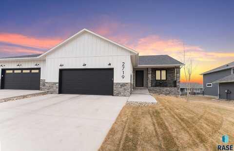 2719 W Oak Hill Dr, Sioux Falls, SD 57108