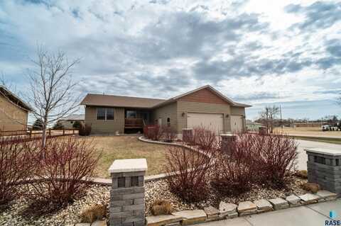 101 E Main St, Canistota, SD 57012