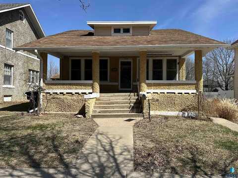 742 N Freeman St, Luverne, MN 56156