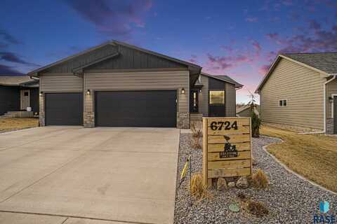 6724 W Viola Ct, Sioux Falls, SD 57107
