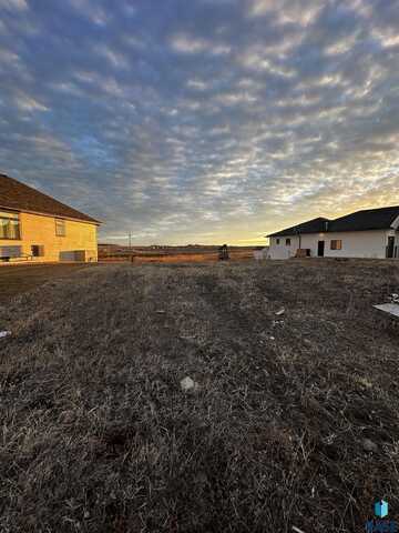800 Turtle Creek Dr, Hartford, SD 57033