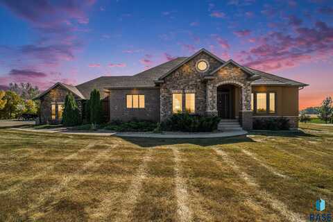 2110 Serenity Dr, Watertown, SD 57201