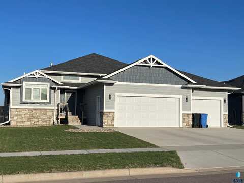 4013 Home Plate Ave, Sioux Falls, SD 57110