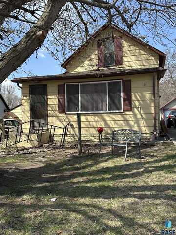 207 N Kniss Ave, Luverne, MN 56156