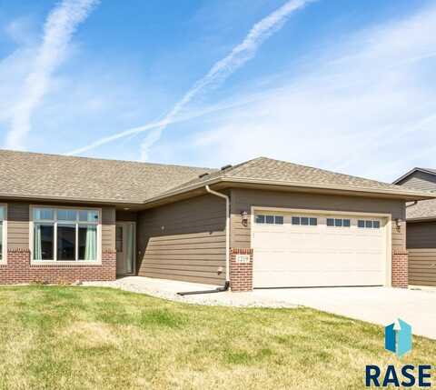 1219 S President Ct, Sioux Falls, SD 57106