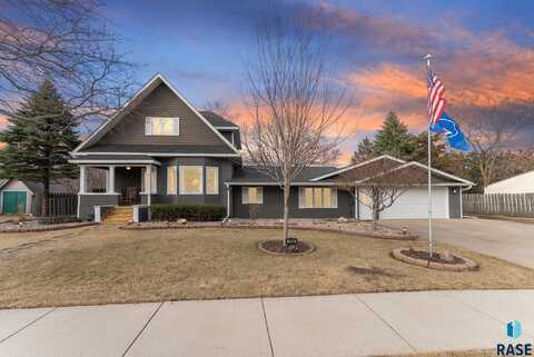 724 NE 6th St, Madison, SD 57042