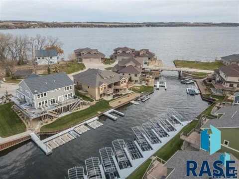 6013 Sunset Blvd, Madison, SD 57042
