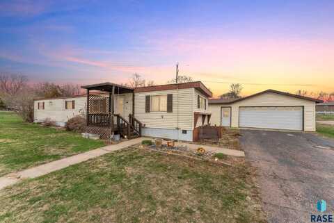 710 E 4th St, Dell Rapids, SD 57022