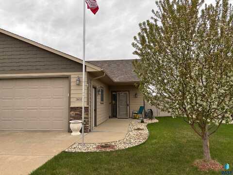 3802 E Brewster St, Sioux Falls, SD 57108