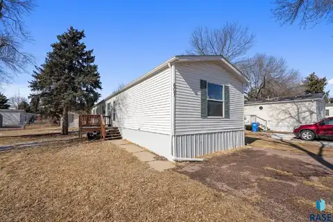 607 Ebenezer Ave, Sioux Falls, SD 57106