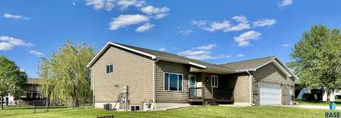 1000 Greyhawk Cir, Harrisburg, SD 57032