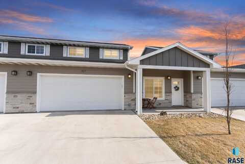 417 Harvest Trl, Harrisburg, SD 57032