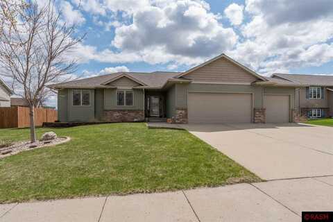 313 Inverness Drive, Mankato, MN 56001