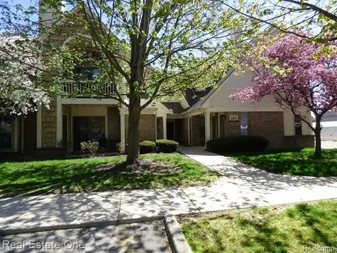204 Maplewood, South Lyon, MI 48178