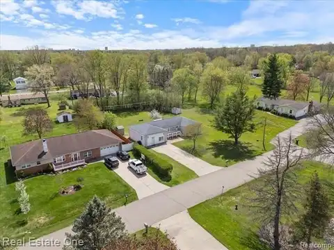 802 HANNAH Drive, Troy, MI 48085