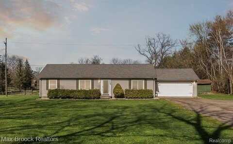 7665 PONTIAC LAKE Road, White Lake, MI 48386