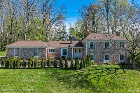 3835 LAKECREST Drive, Bloomfield Hills, MI 48304