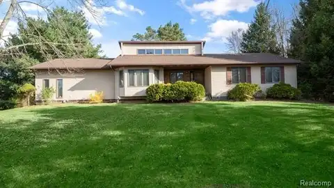 875 Hollyview Lane, Holly, MI 48442