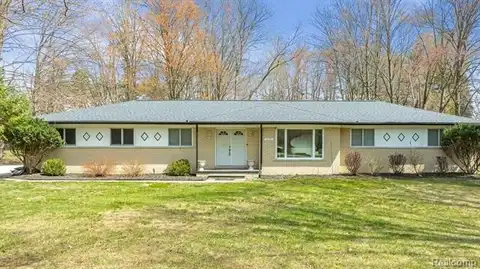 28380 RANCHWOOD Drive, Southfield, MI 48076
