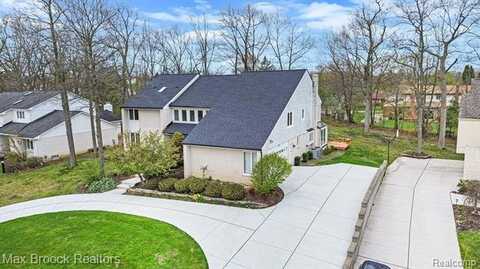 5322 Pond Bluff Drive, West Bloomfield, MI 48323