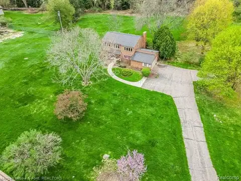 8165 Holcomb Road, Clarkston, MI 48348