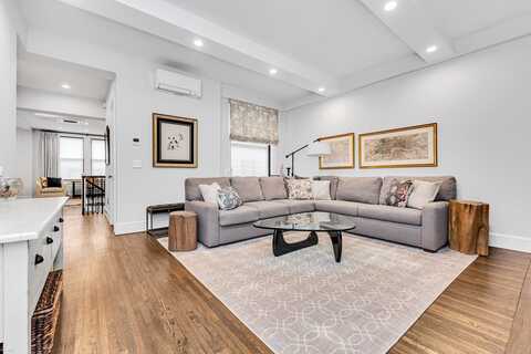 24 West 69th Street, New York, NY 10023