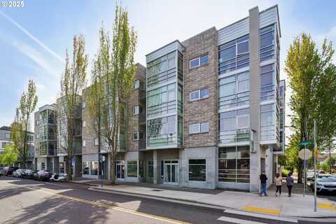 910 SE 42ND AVE, Portland, OR 97215