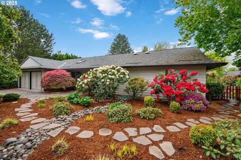 8926 SW BECKER DR, Portland, OR 97223