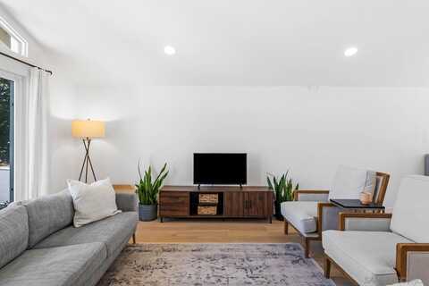 498 Avenida De Las Rosas, ENCINITAS, CA 92024