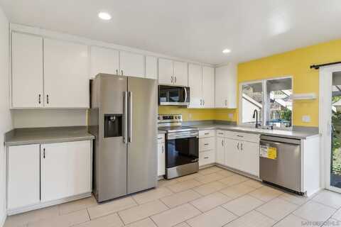 7700 Parkway Dr, La Mesa, CA 91942