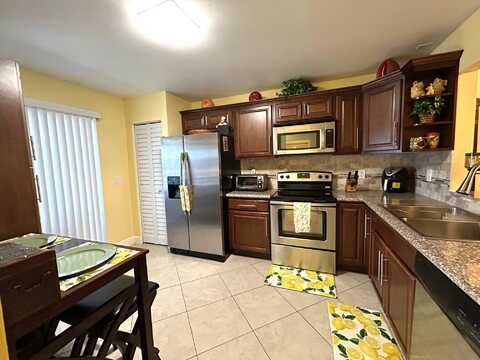 4330 Lucerne Villas Lane, Lake Worth, FL 33467