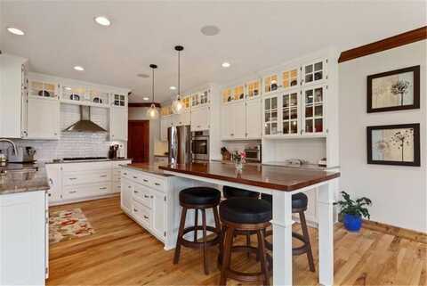 3262 Crestmoor Drive, Woodbury, MN 55125