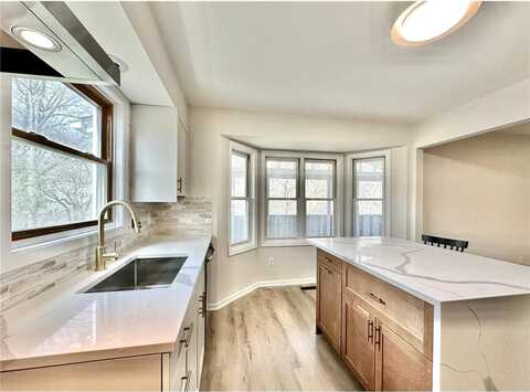 809 Wagon Wheel Trail, Mendota Heights, MN 55120