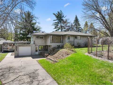 6449 49th Street N, Oakdale, MN 55128
