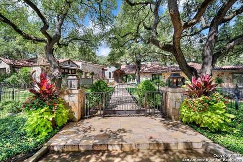220 N School Street, Boerne, TX 78006