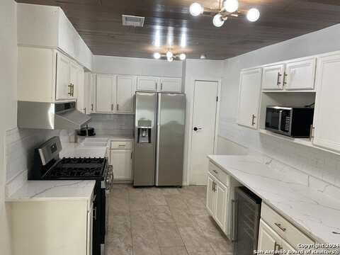 4543 GUADALAJARA DR, San Antonio, TX 78233
